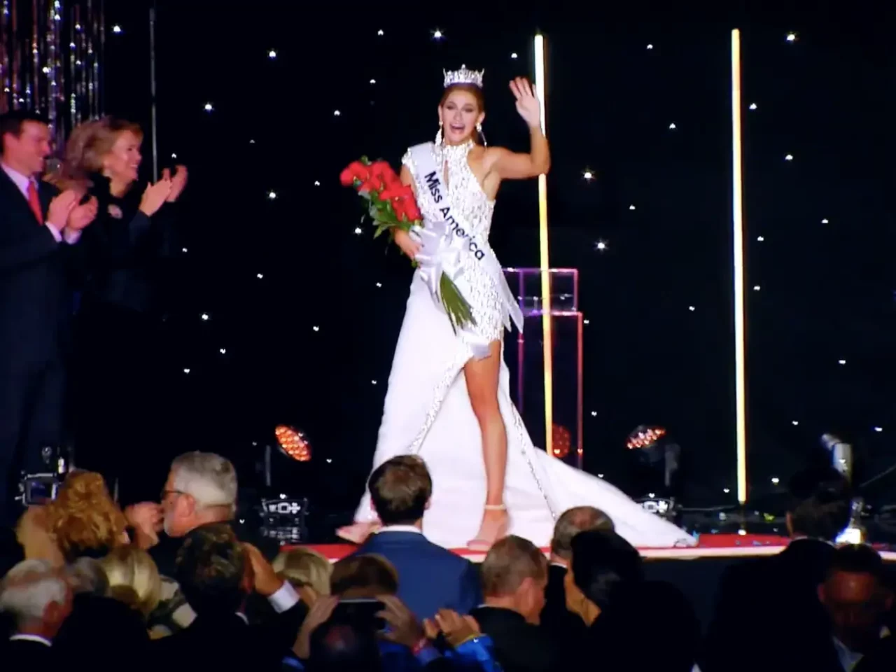 Miss america 2023 grace stanke waves to the crowd after crowning